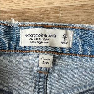 Abercrombie 90’s Straight Ultra High Rise split hem jeans